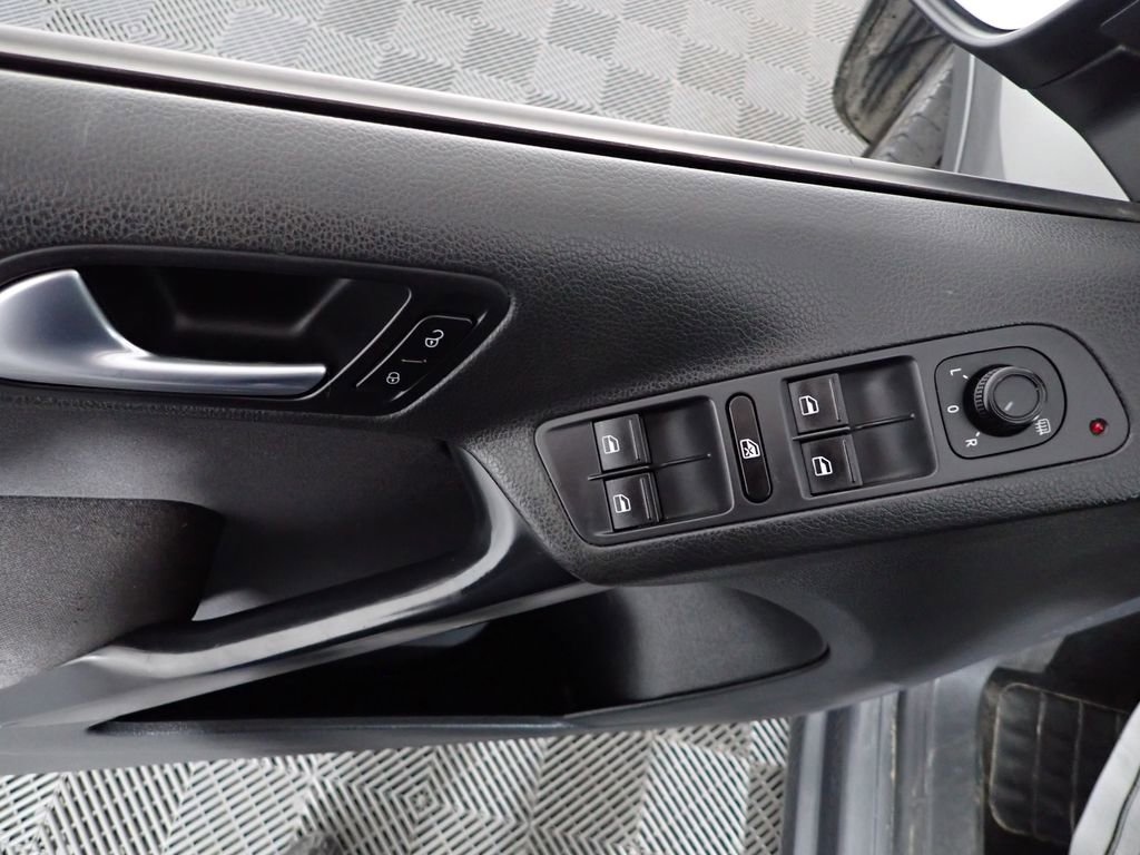 Used 2017 Volkswagen Tiguan Limited w/ Premium Package image 18