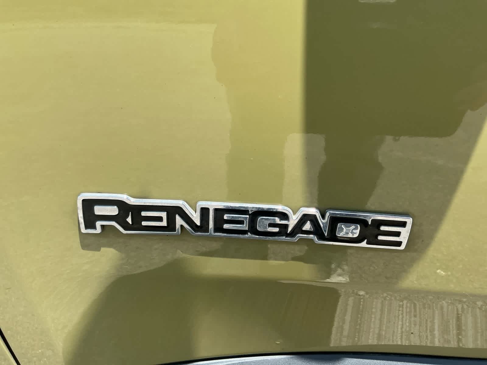 Used 2015 Jeep Renegade Latitude AWD/4WD image 19