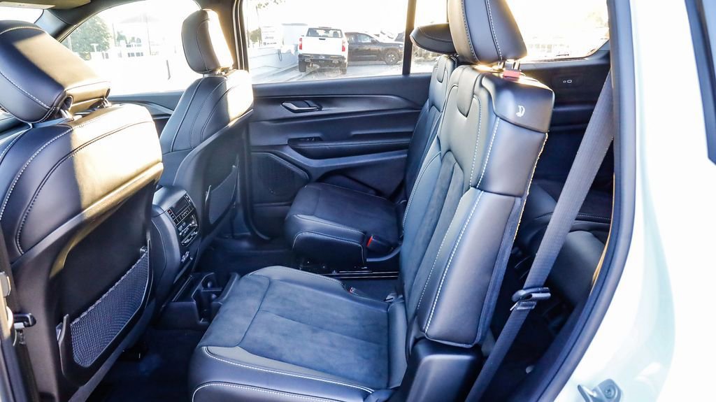 New 2025 Jeep Grand Cherokee L Altitude image 20