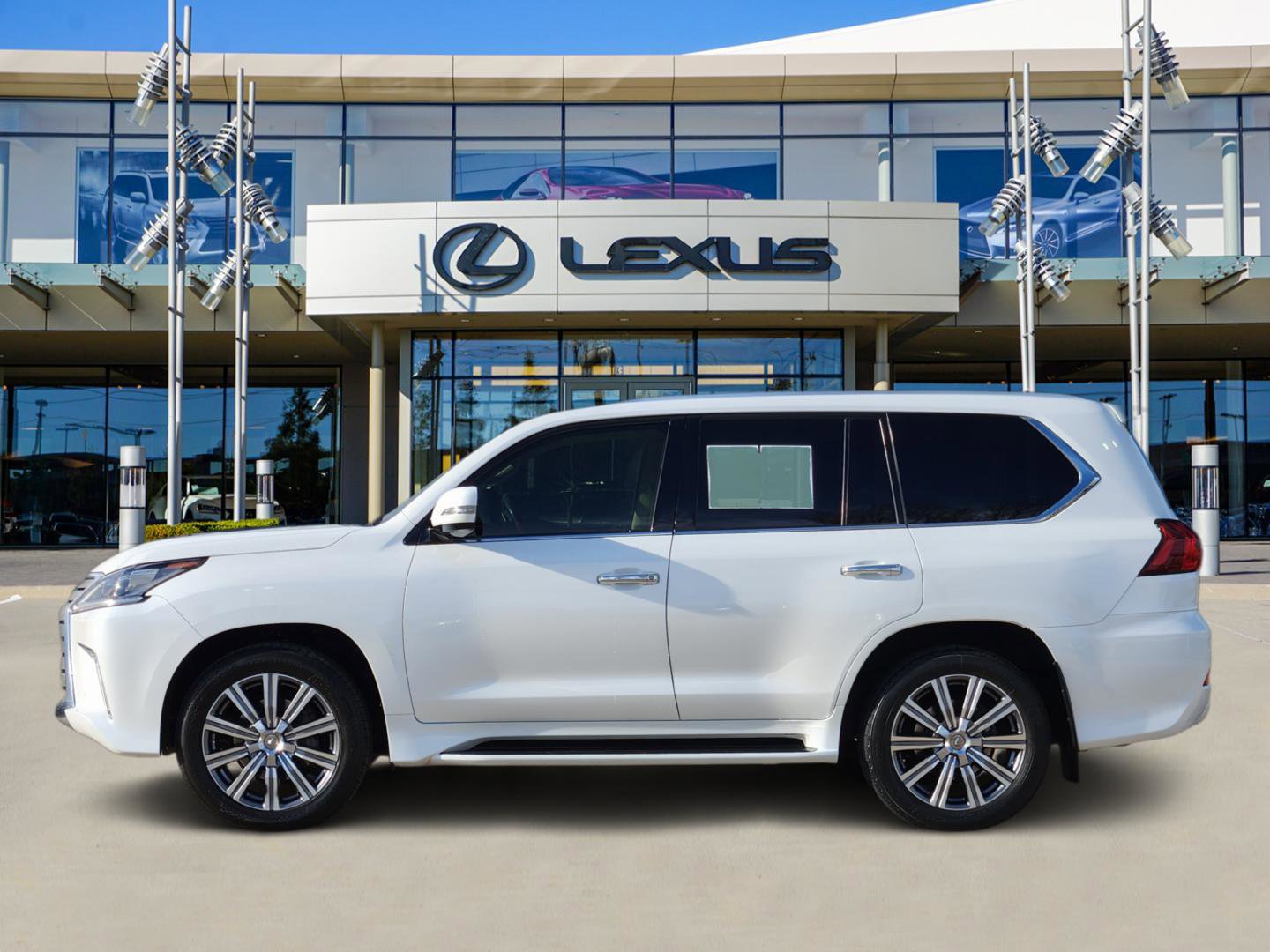 Used 2016 Lexus LX 570 4WD image 3