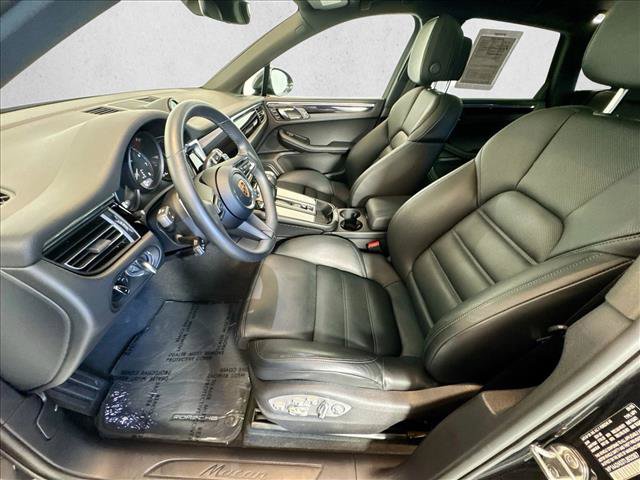 Certified 2026 Porsche Macan AWD/4WD image 5