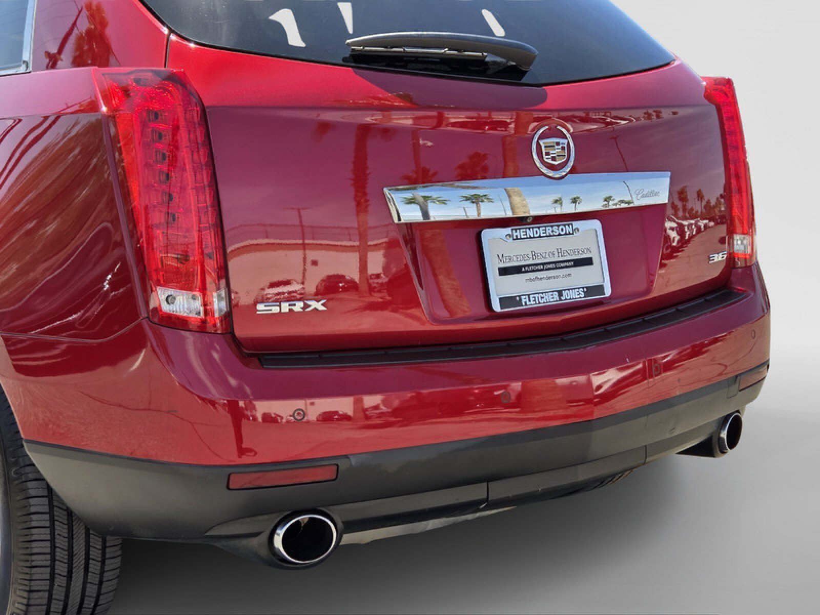 Used 2015 Cadillac SRX Luxury w/ Driver Awareness Package FWD image 4