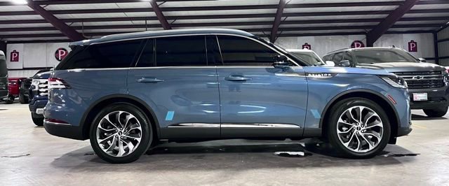 Used 2025 Lincoln Aviator Reserve w/ Illumination Package RWD image 2