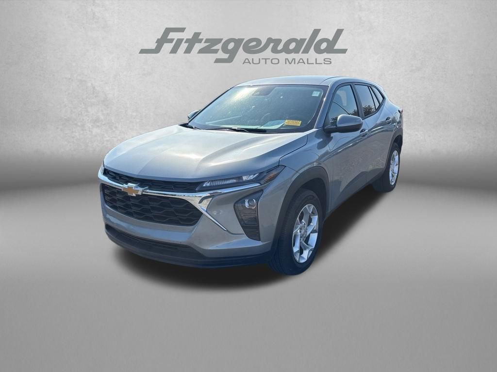 Used 2025 Chevrolet Trax LS w/ LS Convenience Package FWD image 1