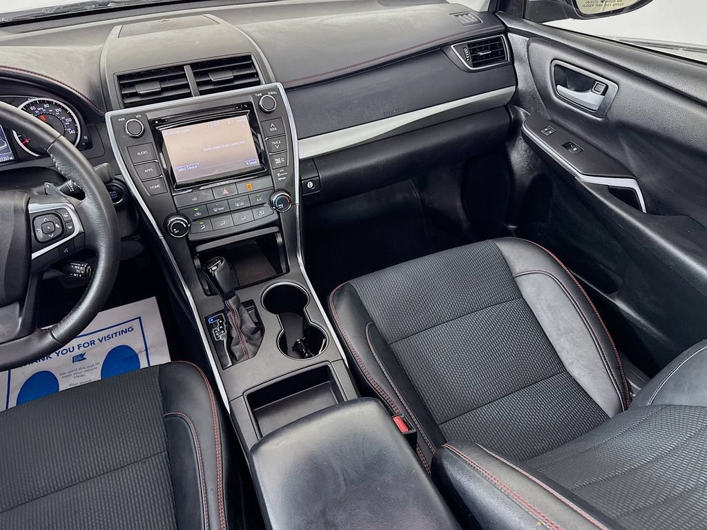 Used 2017 Toyota Camry SE w/ Moonroof Package FWD image 29