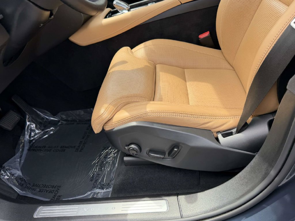 Used 2023 Volvo XC90 B6 Ultimate w/ Protection Package Premier AWD/4WD image 17