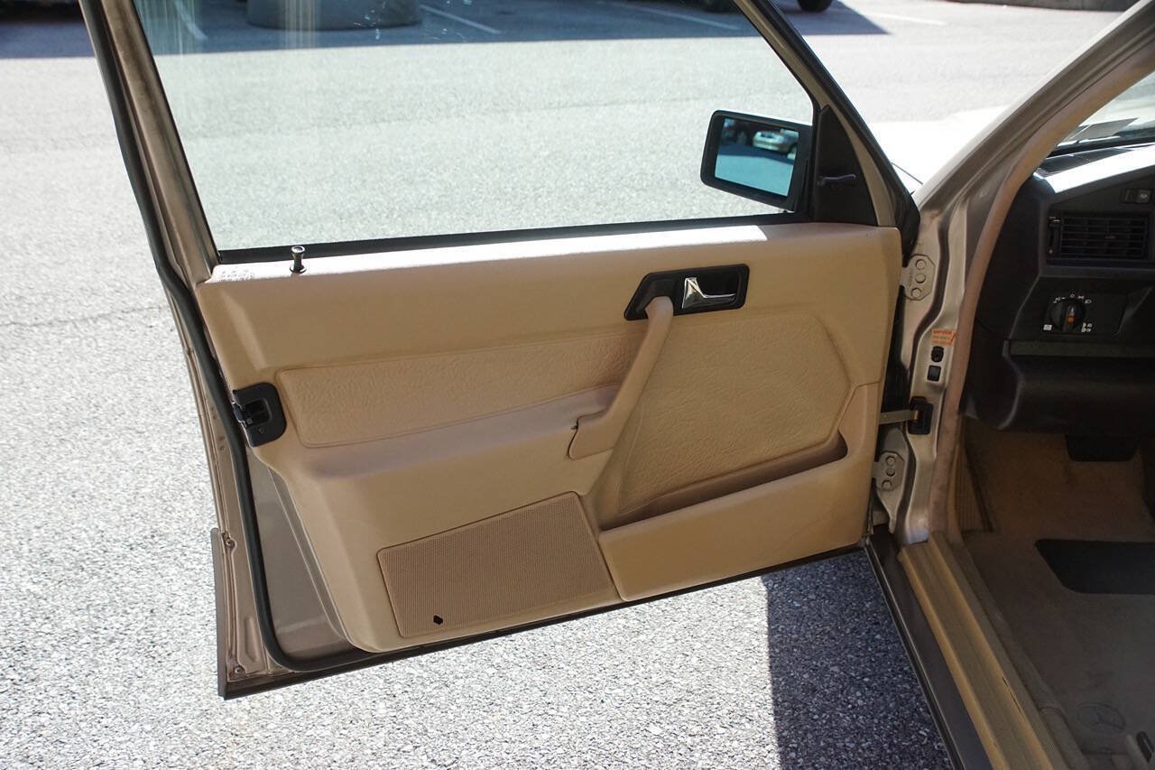 Used 1993 Mercedes-Benz 190 E 2.3 image 31