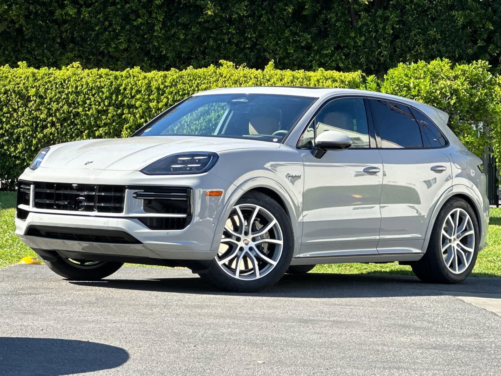 New 2026 Porsche Cayenne Turbo AWD/4WD image 1