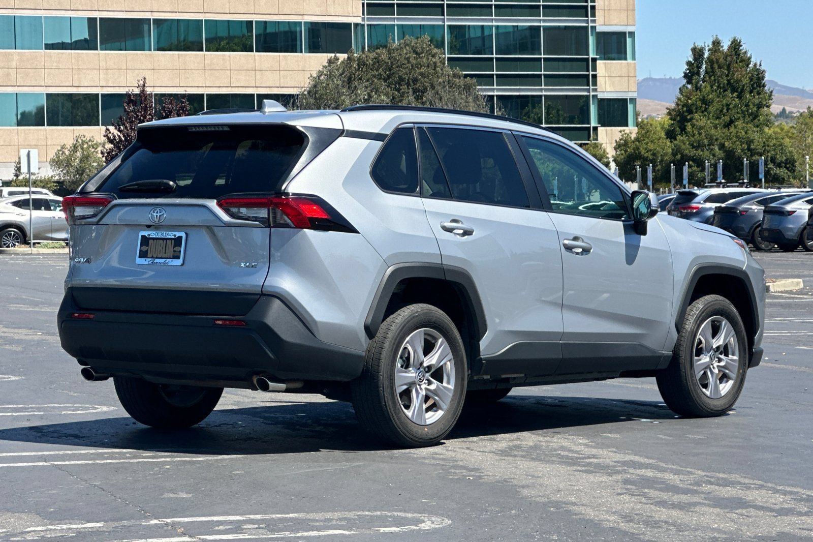 Used 2025 Toyota RAV4 XLE FWD image 4