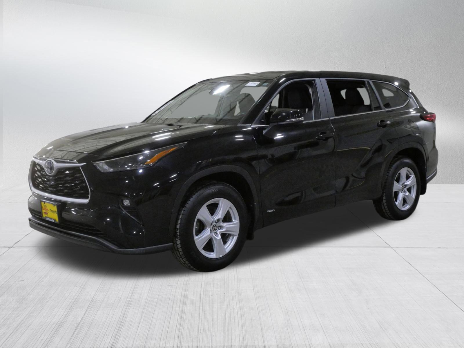 Used 2023 Toyota Highlander LE AWD/4WD image 3