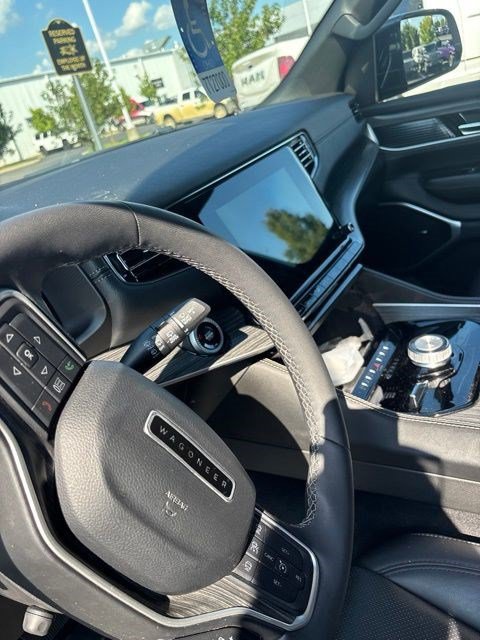 Used 2024 Jeep Wagoneer Series II AWD/4WD image 13