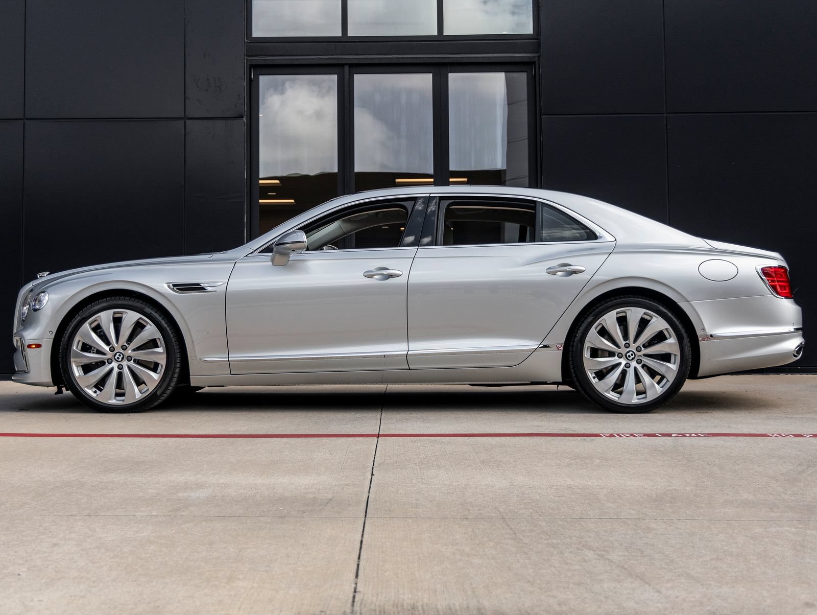 Used 2026 Bentley Flying Spur V8 AWD/4WD image 9