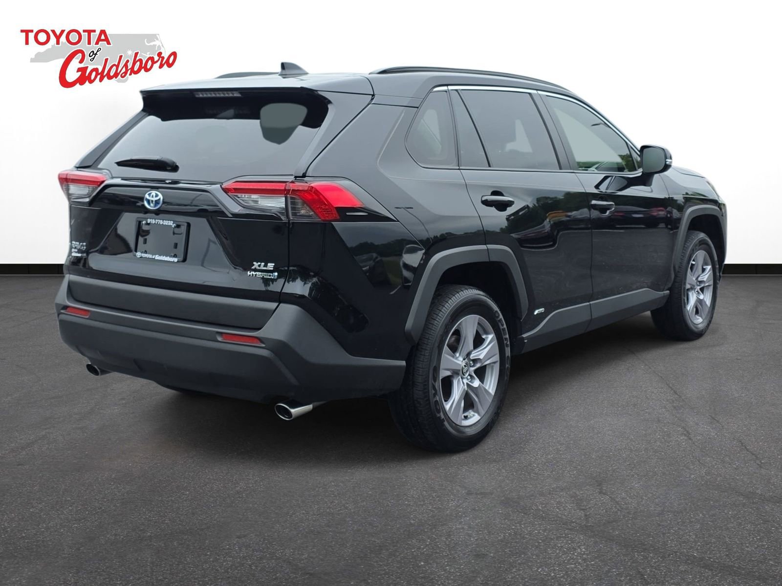 Used 2024 Toyota RAV4 XLE AWD/4WD image 5
