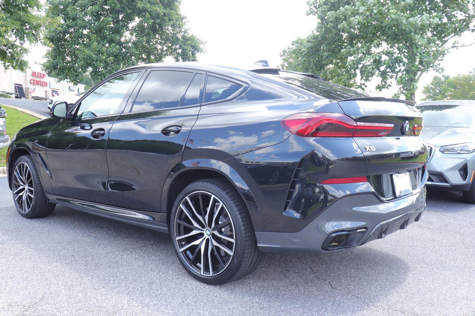 Used 2022 BMW X6 M50i AWD/4WD image 4