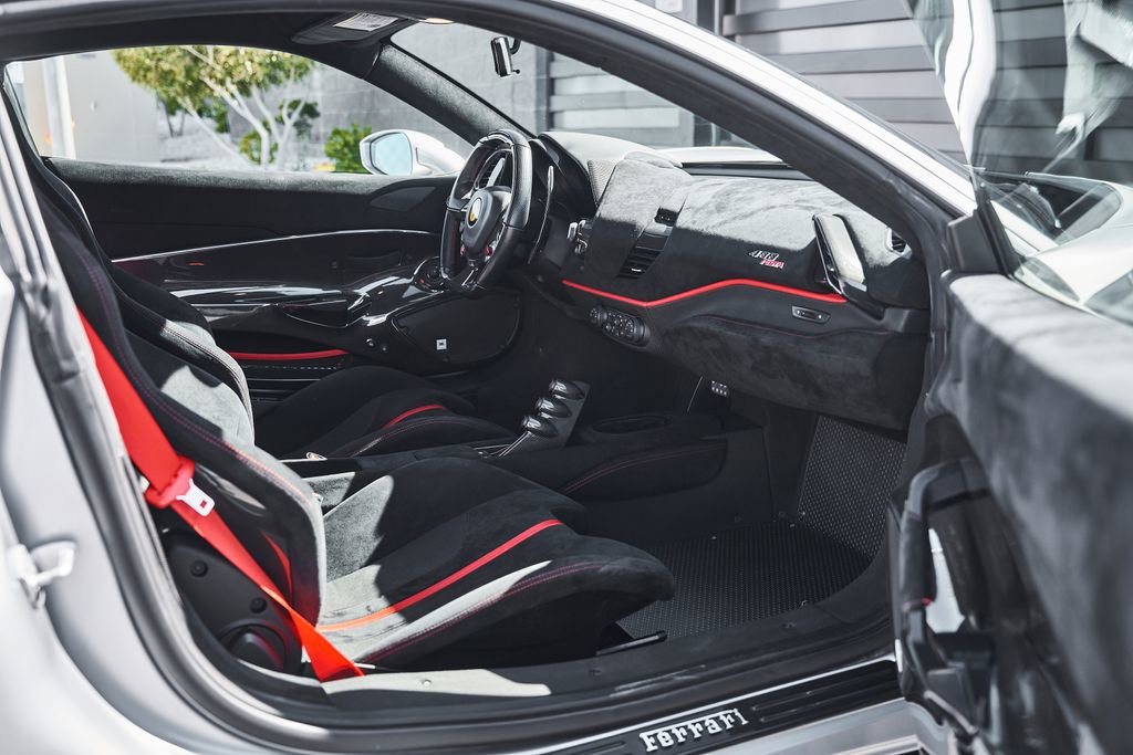 Used 2020 Ferrari 488 Pista Coupe RWD image 24