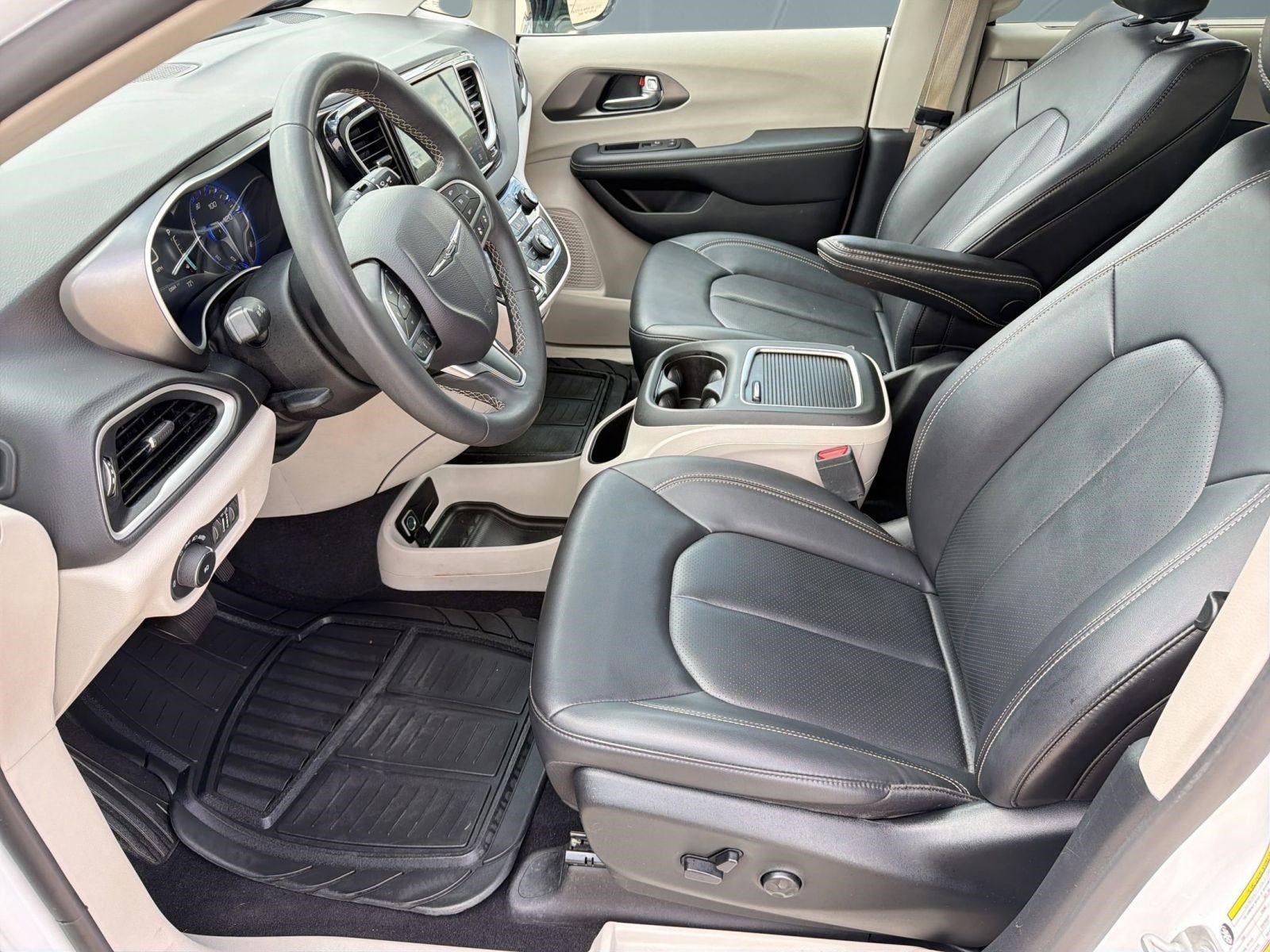 Used 2024 Chrysler Pacifica Touring-L image 5