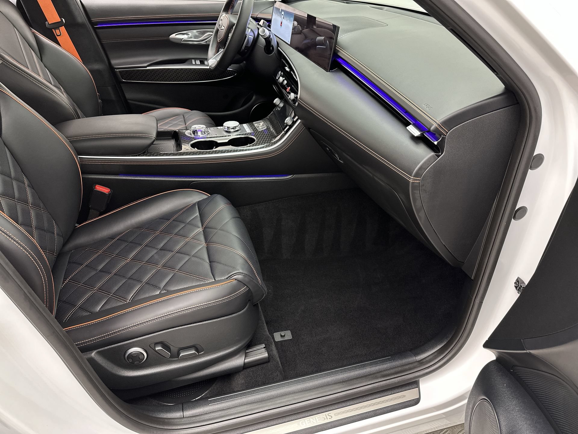 Certified 2026 Genesis GV70 3.5T Sport Prestige AWD/4WD image 25