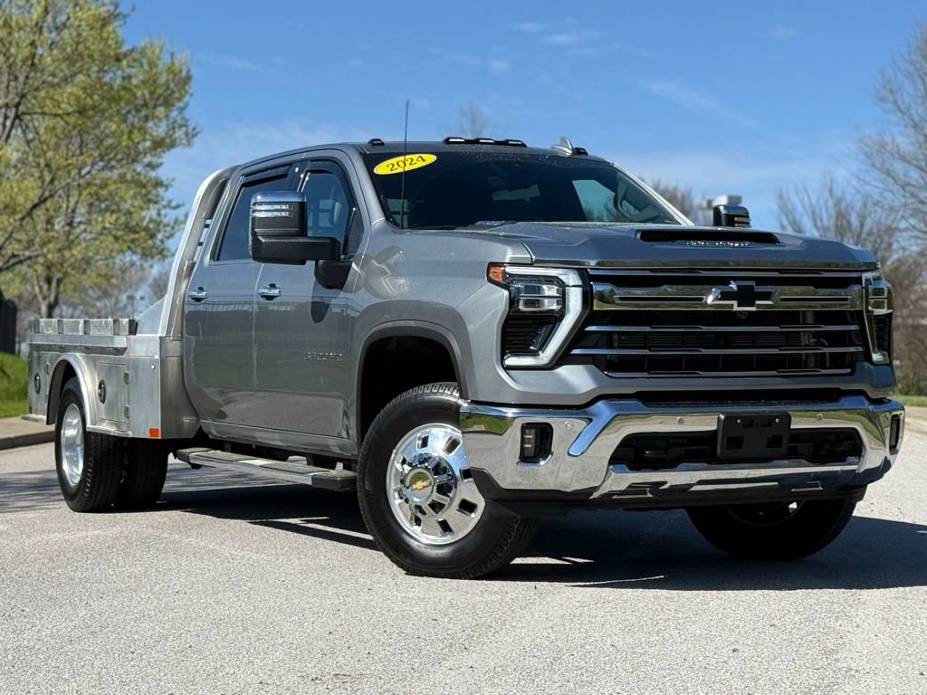 Used 2024 Chevrolet Silverado 3500 LTZ w/ LTZ Plus Package image 2