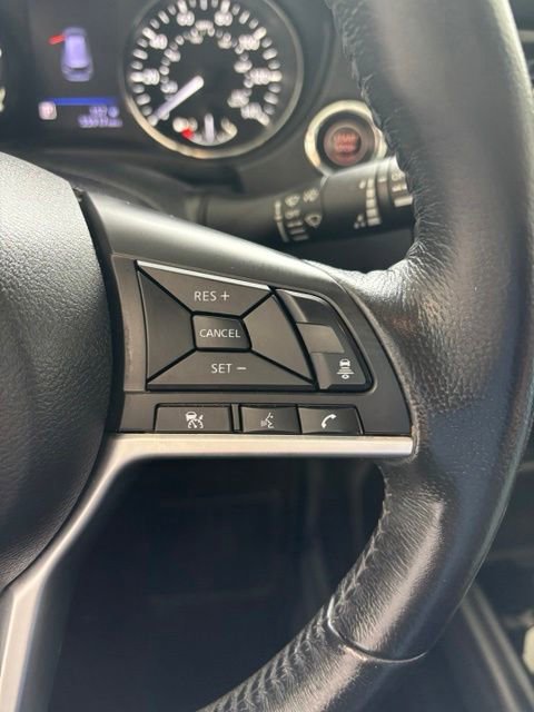 Used 2018 Nissan Rogue SV w/ Premium Package FWD image 16