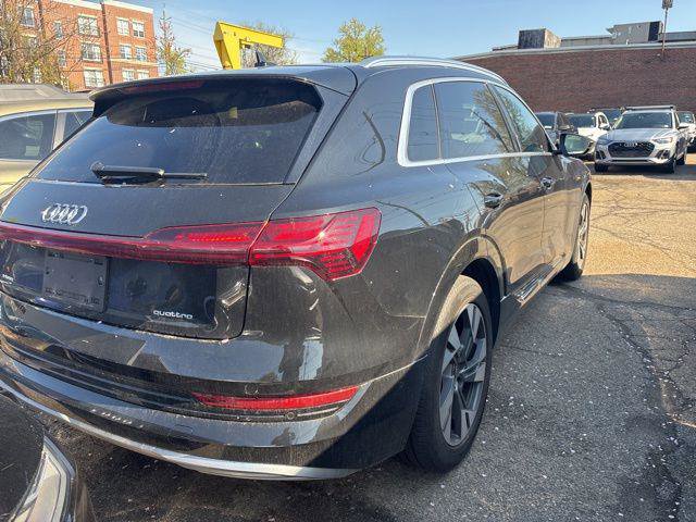 Certified 2023 Audi e-tron Premium Plus w/ Premium Plus Package AWD/4WD image 8