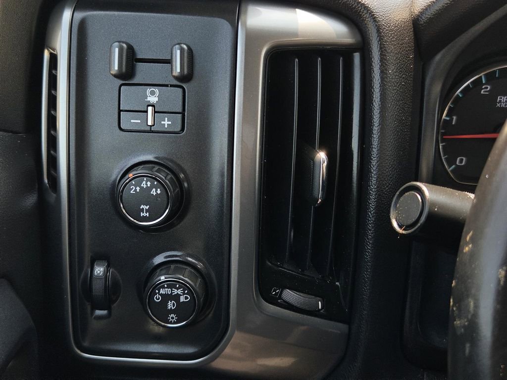 Used 2015 Chevrolet Silverado 2500 LT w/ LT Convenience Package AWD/4WD image 17