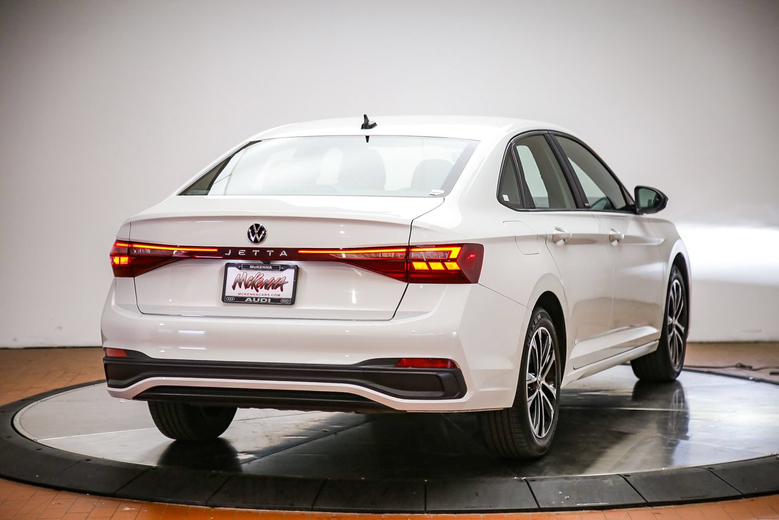 Used 2025 Volkswagen Jetta Sport FWD image 5