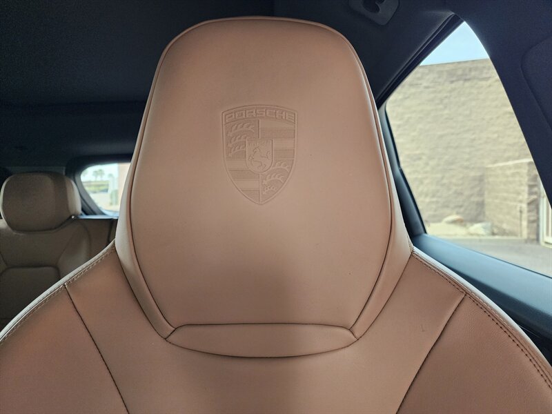 Used 2022 Porsche Cayenne Platinum Edition AWD/4WD image 28