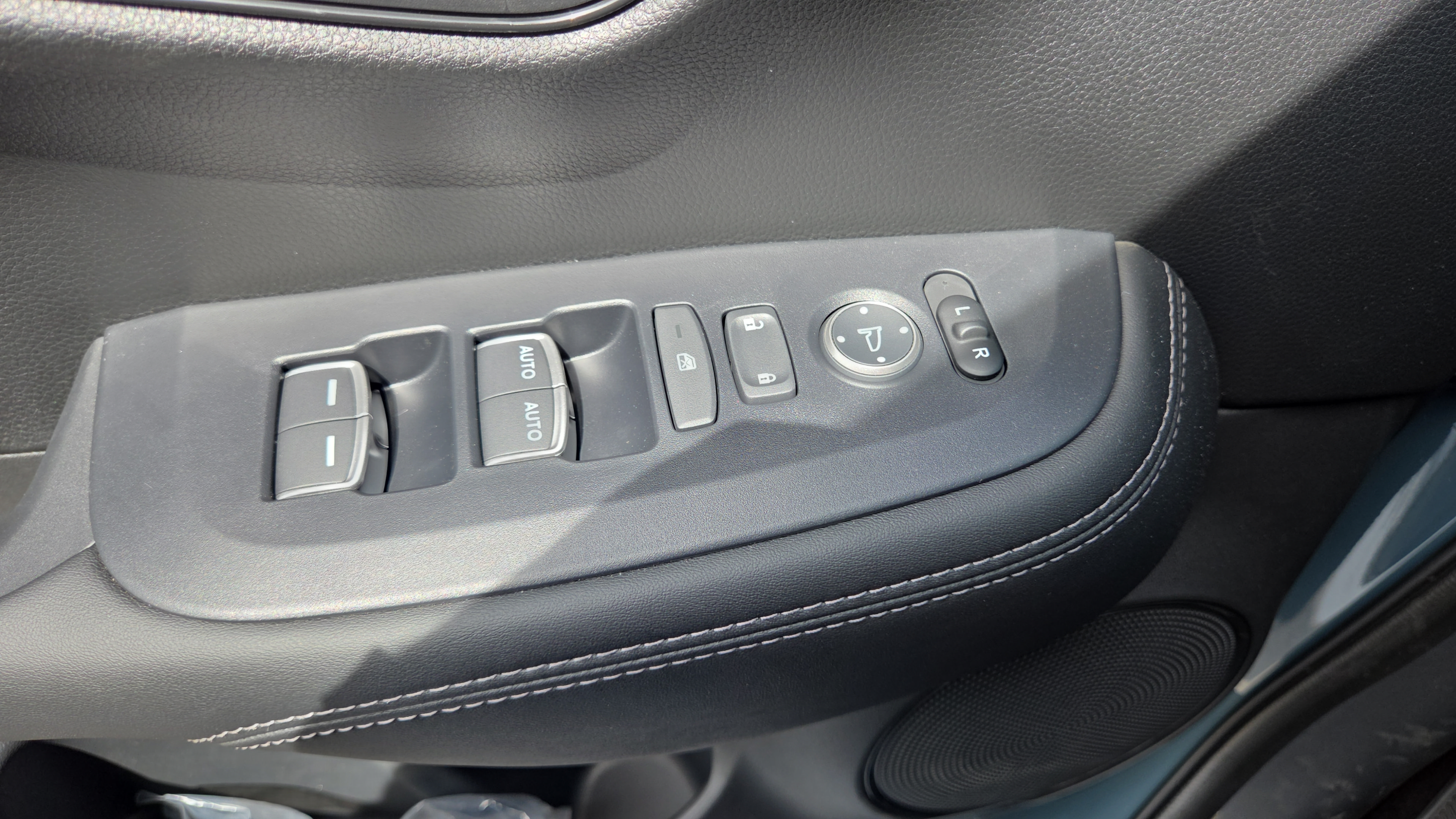 New 2027 Honda HR-V EX-L image 36