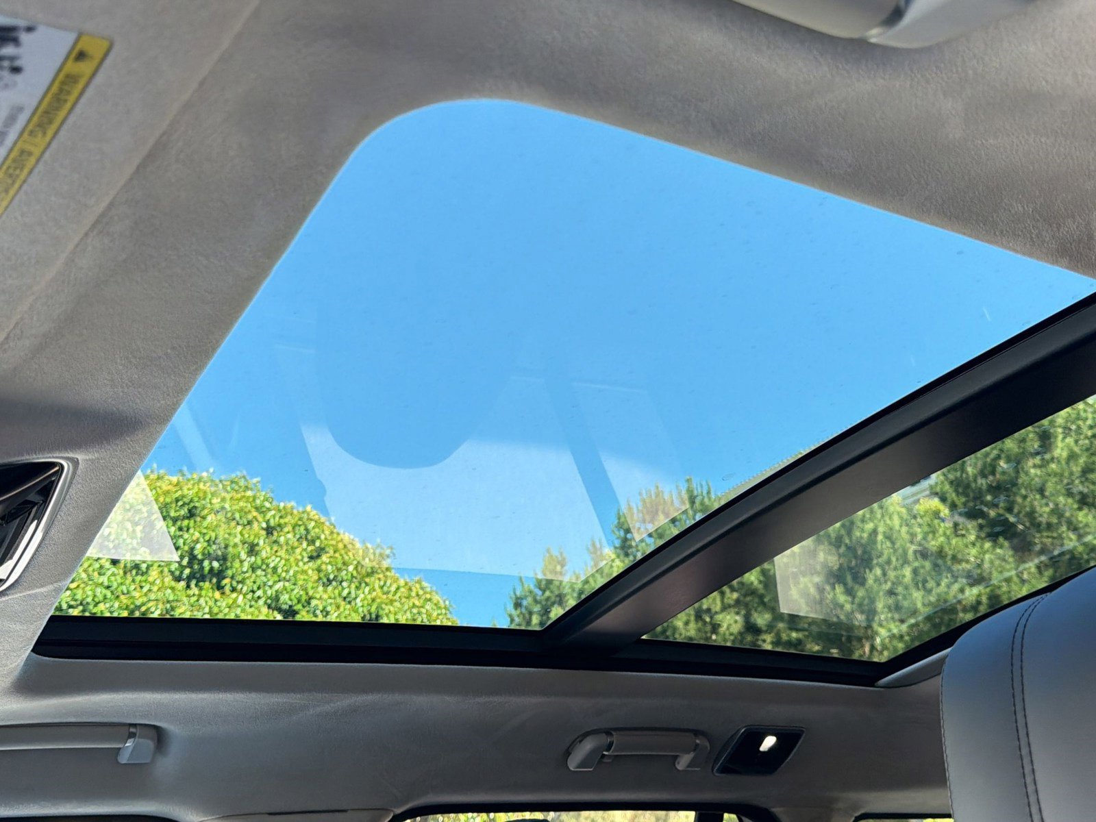 Used 2018 Land Rover Range Rover HSE image 16