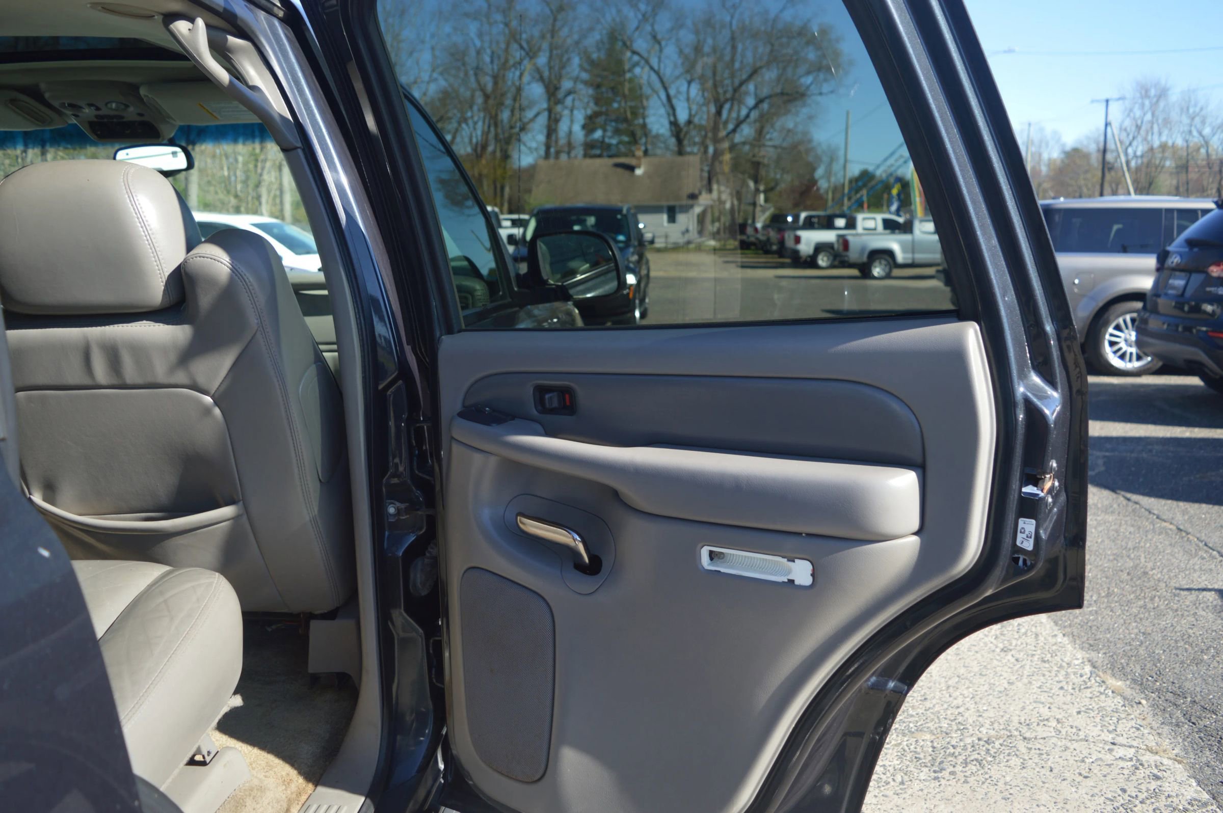 Used 2003 GMC Yukon Denali image 22