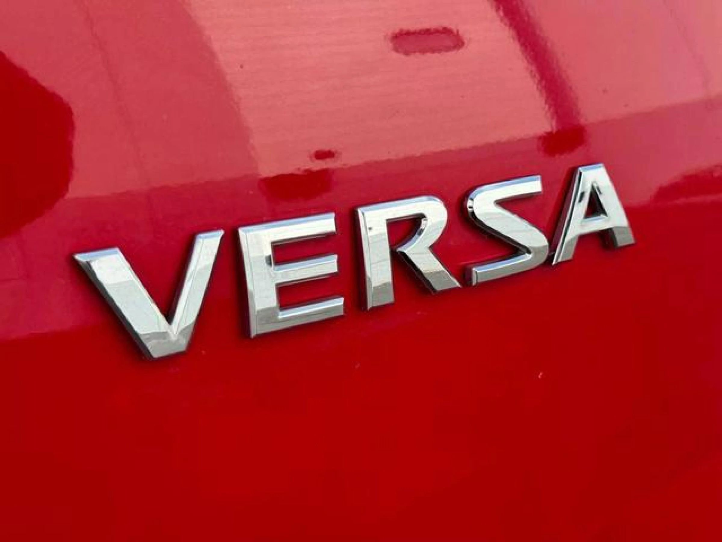 Used 2012 Nissan Versa SL image 18