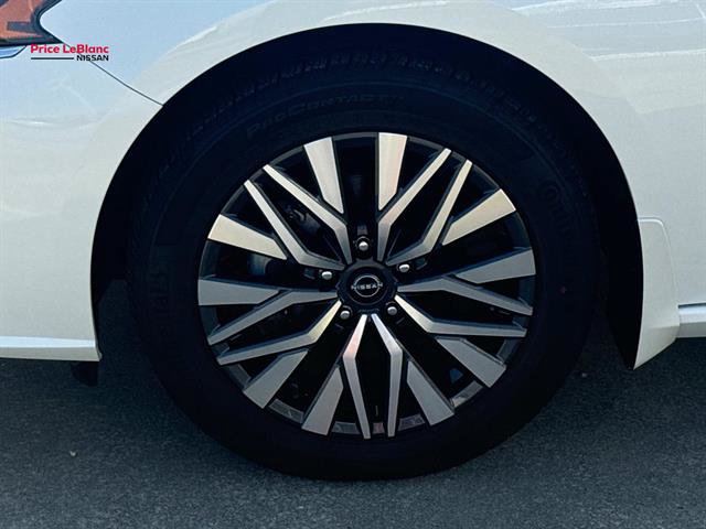 Certified 2024 Nissan Altima 2.5 SV w/ SV Premium Package AWD/4WD image 4