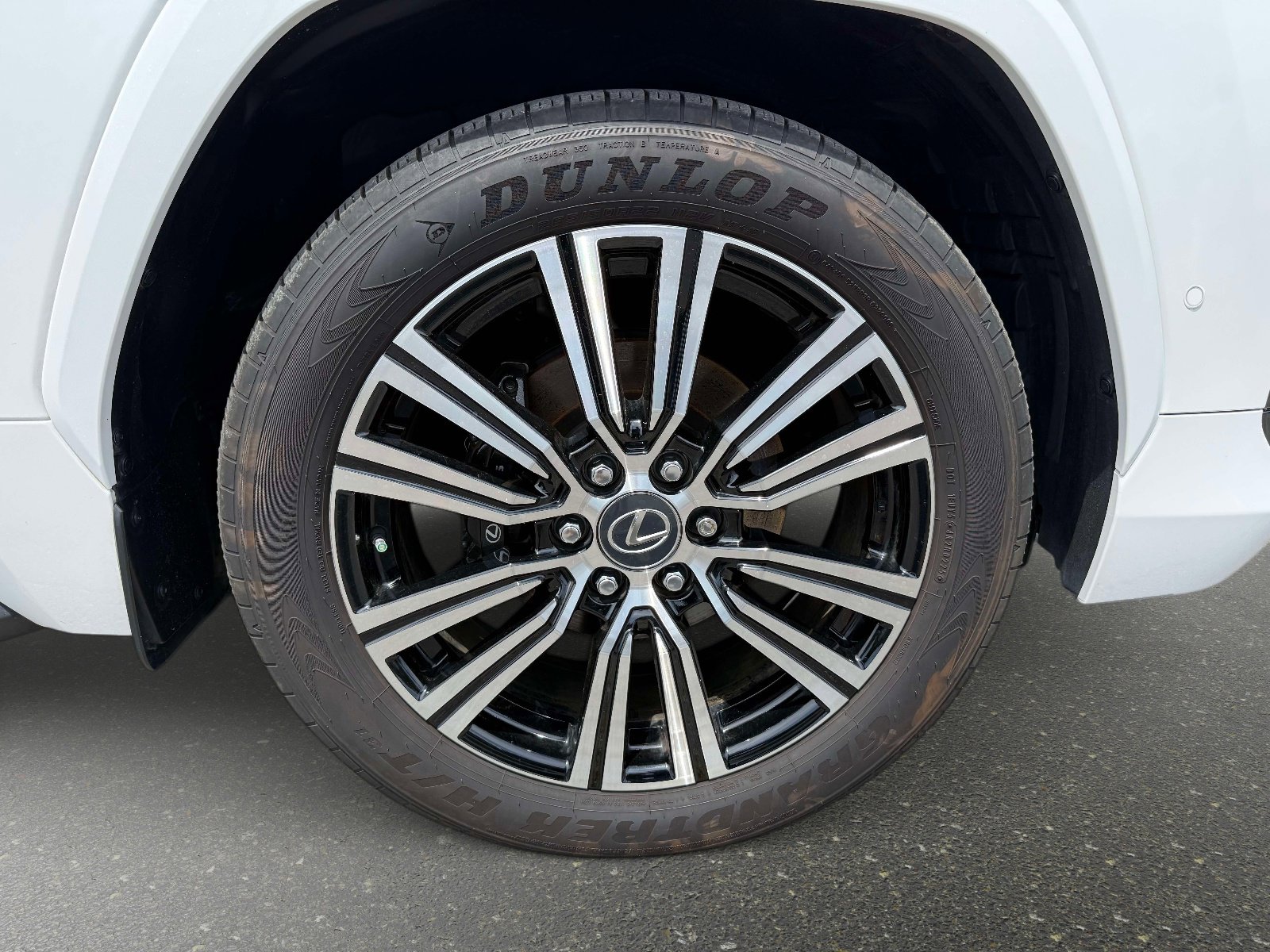 Used 2025 Lexus LX 700h Luxury w/ Appearance Package AWD/4WD image 8