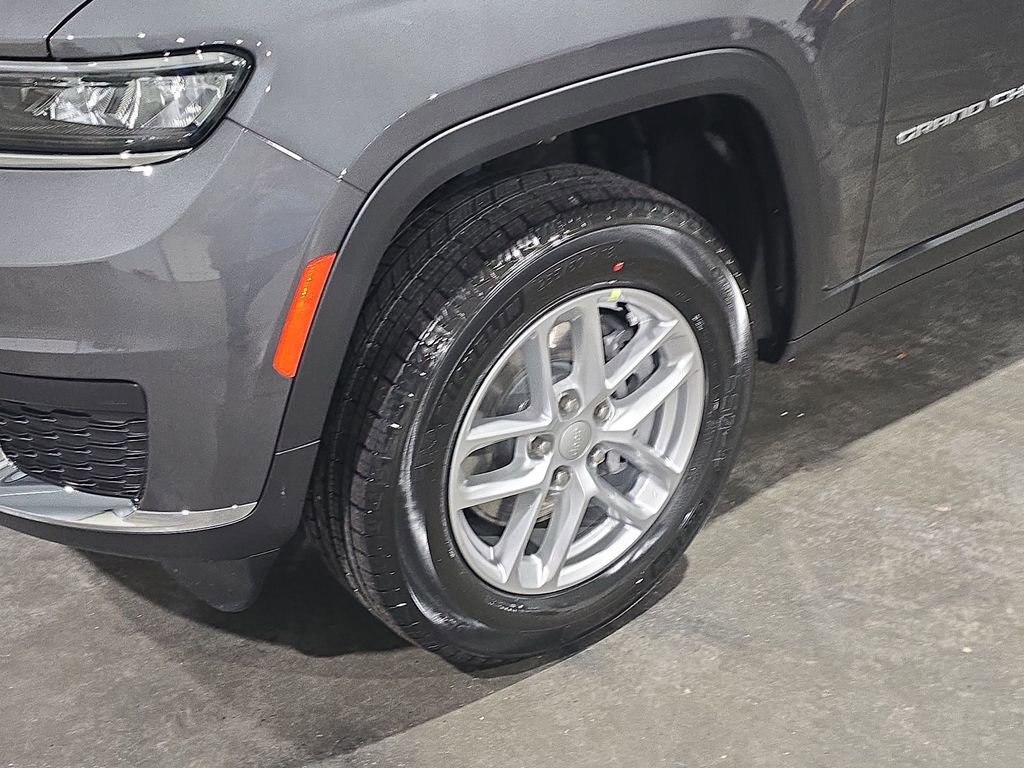New 2025 Jeep Grand Cherokee L Laredo image 16