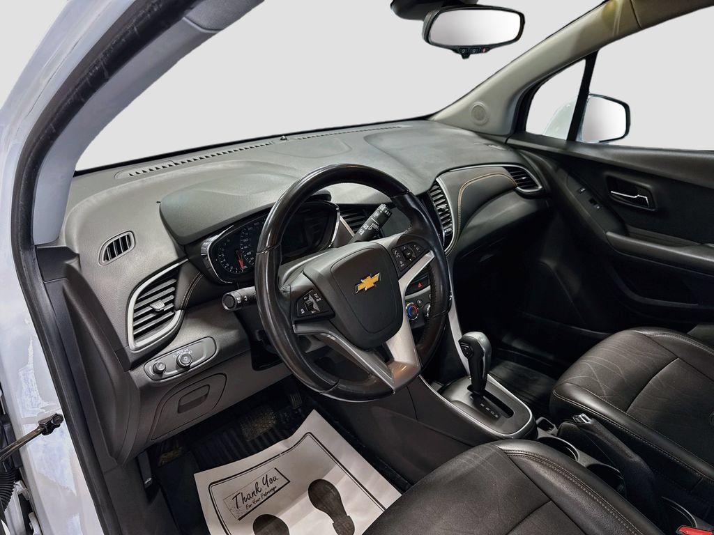 Used 2019 Chevrolet Trax LT w/ LT Convenience Package AWD/4WD image 9
