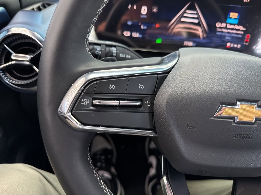 Used 2025 Chevrolet Equinox EV LT FWD image 58