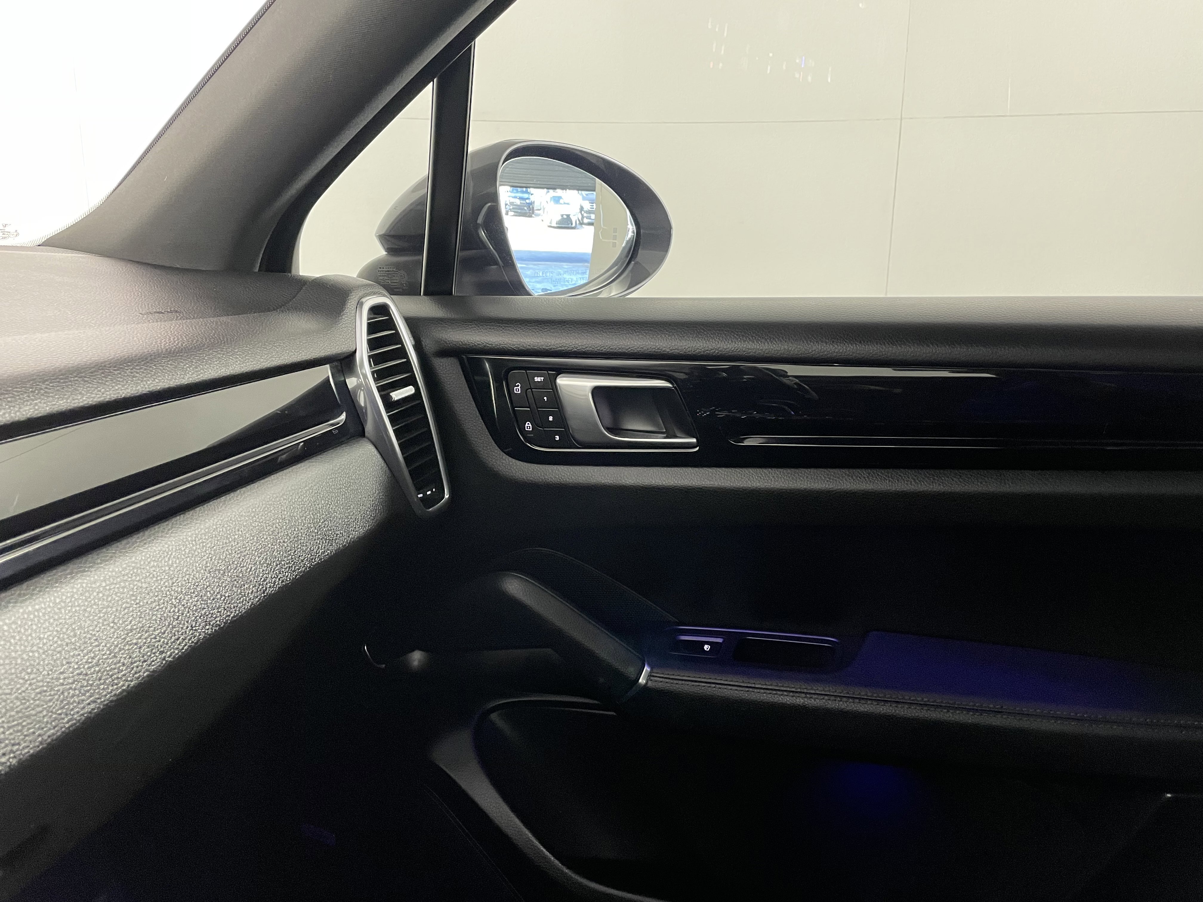 Used 2023 Porsche Cayenne image 14