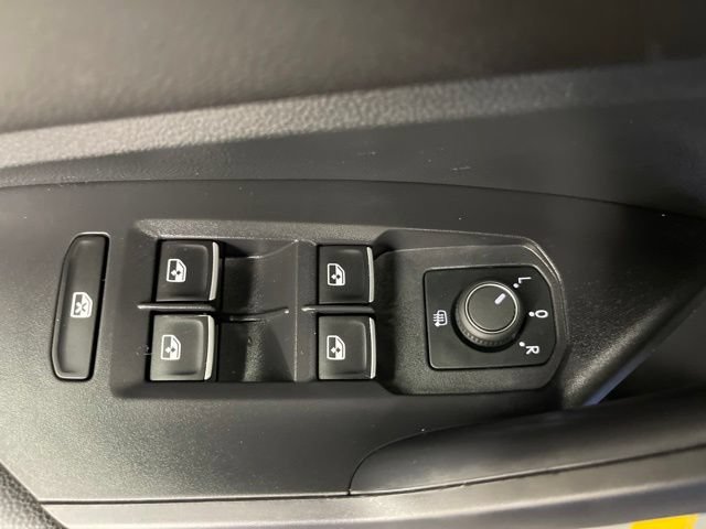 Used 2023 Volkswagen Jetta SE FWD image 28