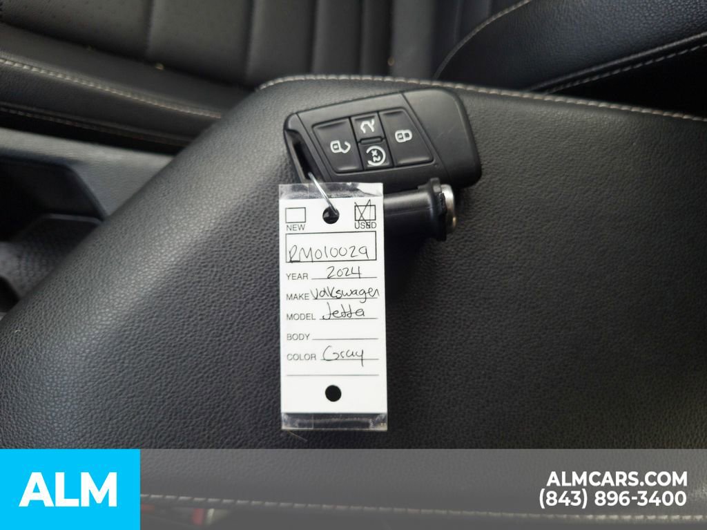 Used 2024 Volkswagen Jetta SE image 32