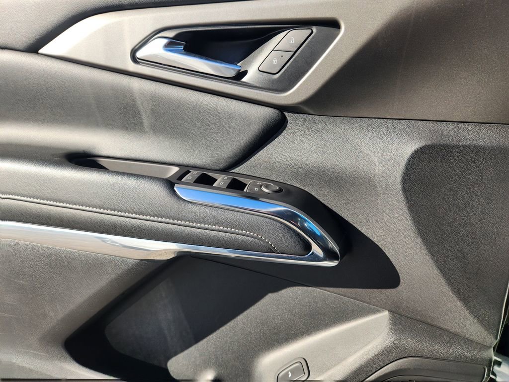 Used 2025 Chevrolet Traverse LT image 24