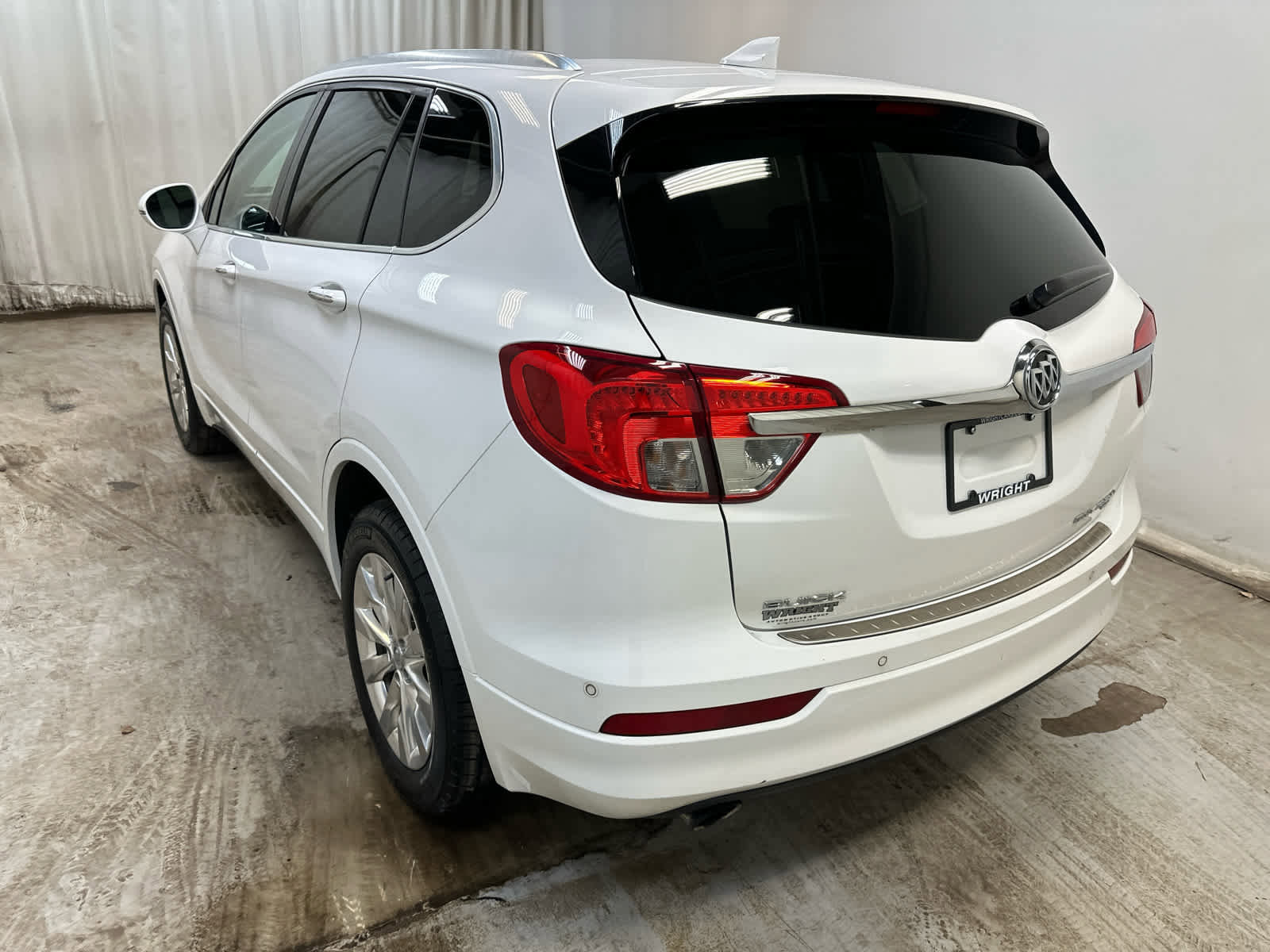 Used 2017 Buick Envision Essence image 2