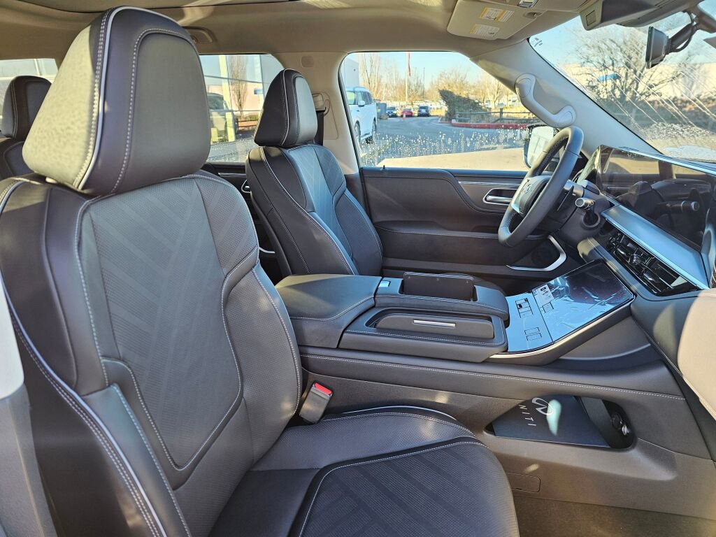New 2025 INFINITI QX80 Luxe image 12