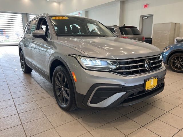 Used 2023 Volkswagen Tiguan SE w/ Panoramic Sunroof Package