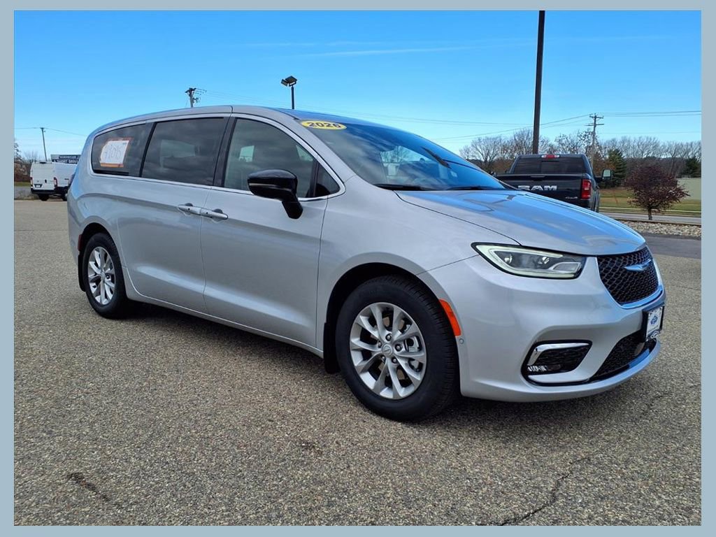 New 2026 Chrysler Pacifica Limited w/ Trailer Tow Group AWD/4WD image 1
