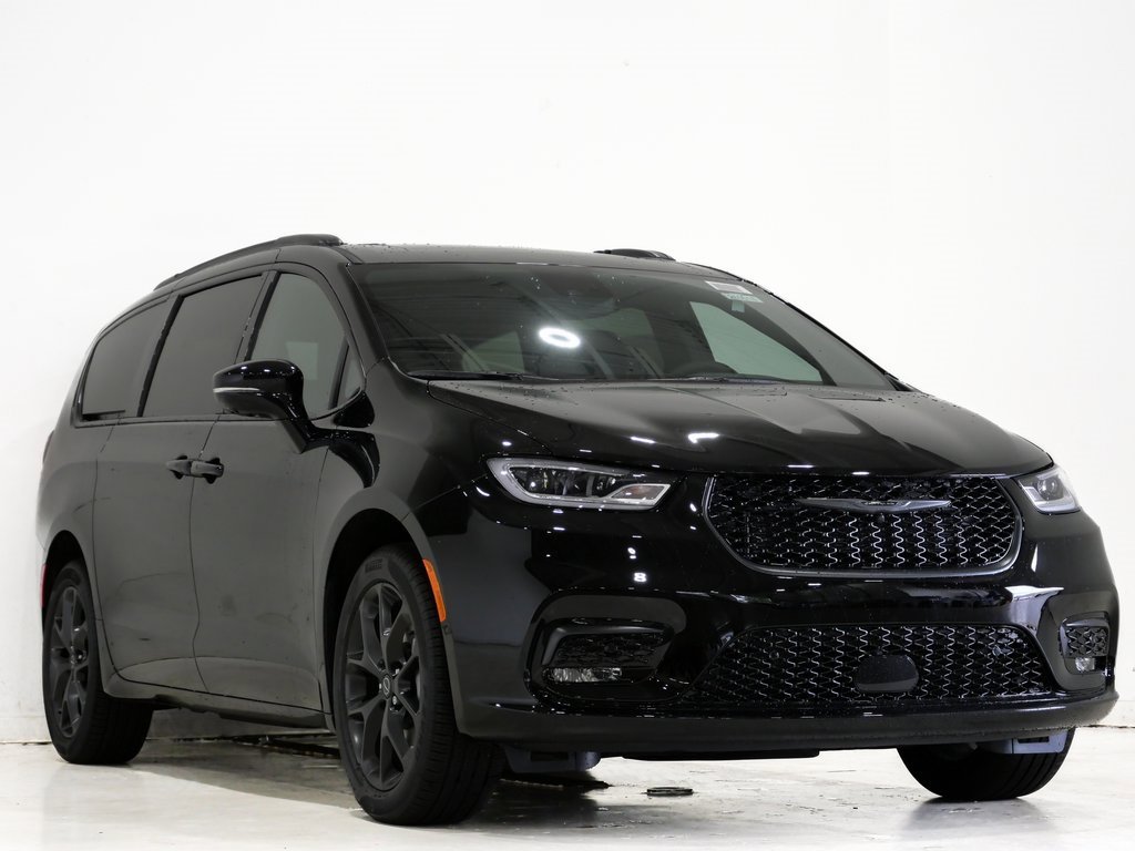 New 2026 Chrysler Pacifica Limited image 1