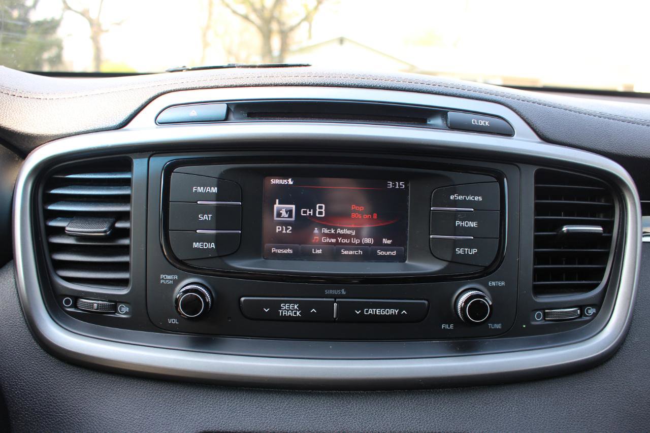 Used 2016 Kia Sorento LX w/ LX Convenience Package image 22