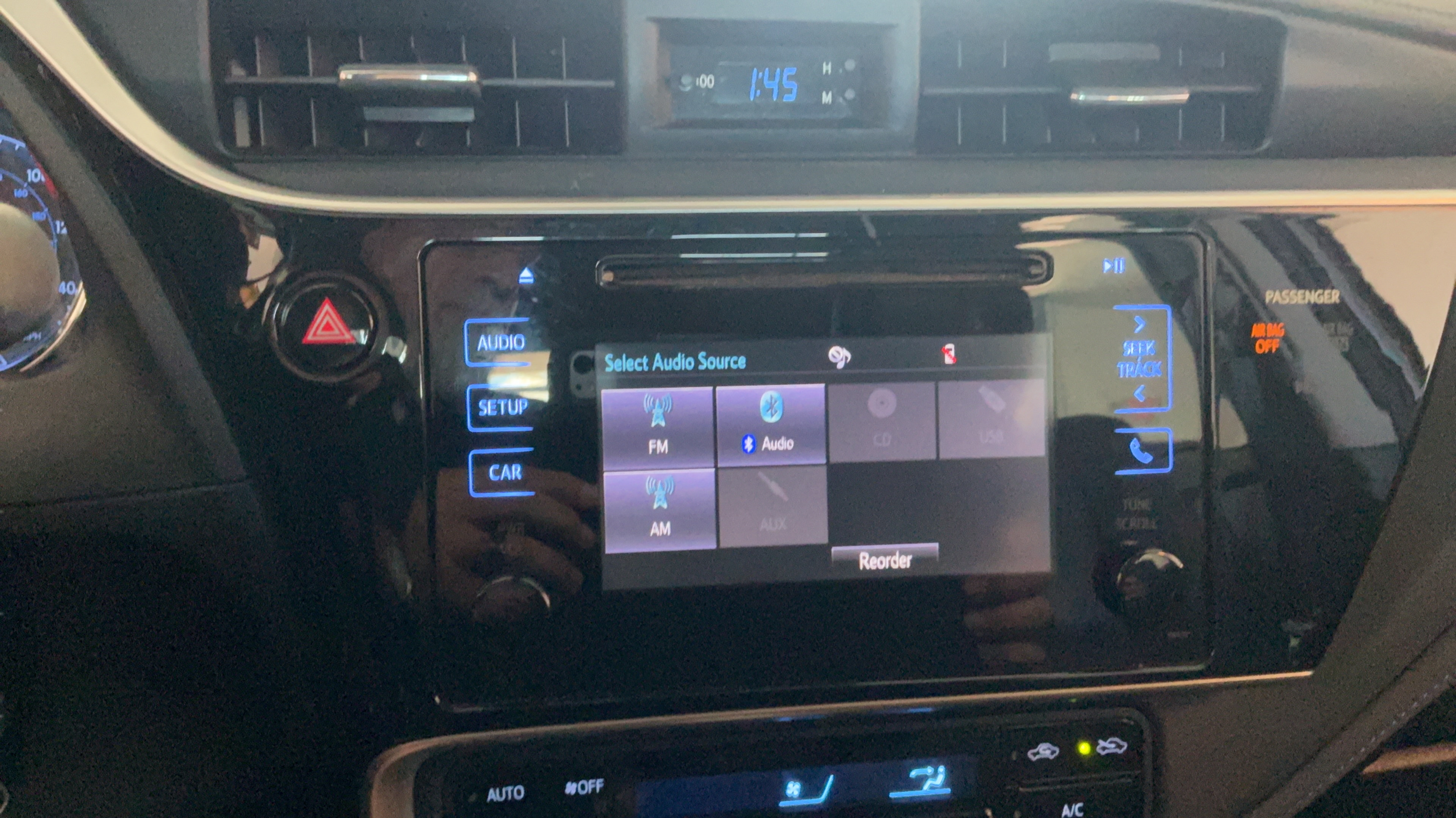 Used 2017 Toyota Corolla SE FWD image 13