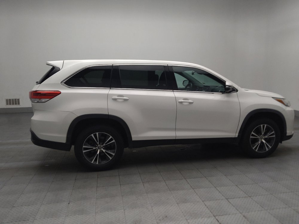 Used 2019 Toyota Highlander LE image 10