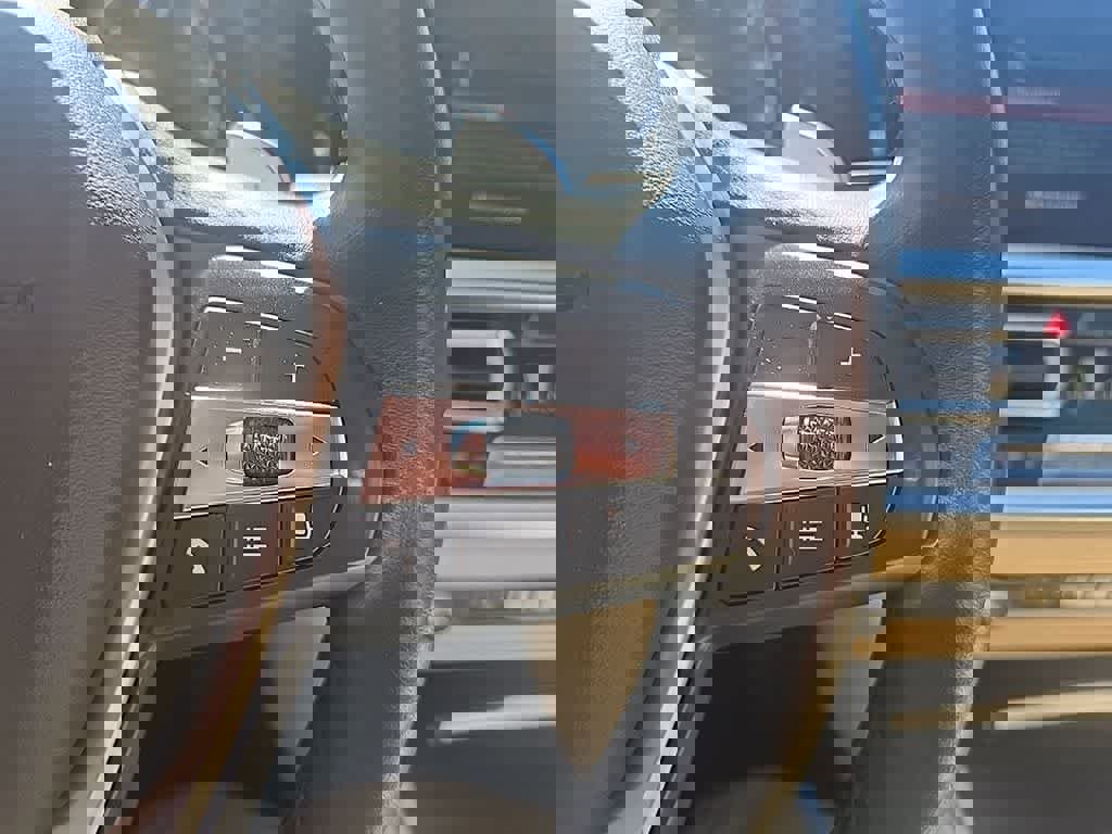 Used 2020 BMW 330i xDrive Sedan w/ Driving Assistance Package image 18