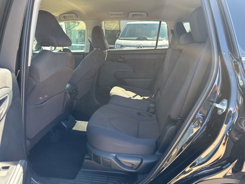 Used 2024 Toyota Highlander LE image 13